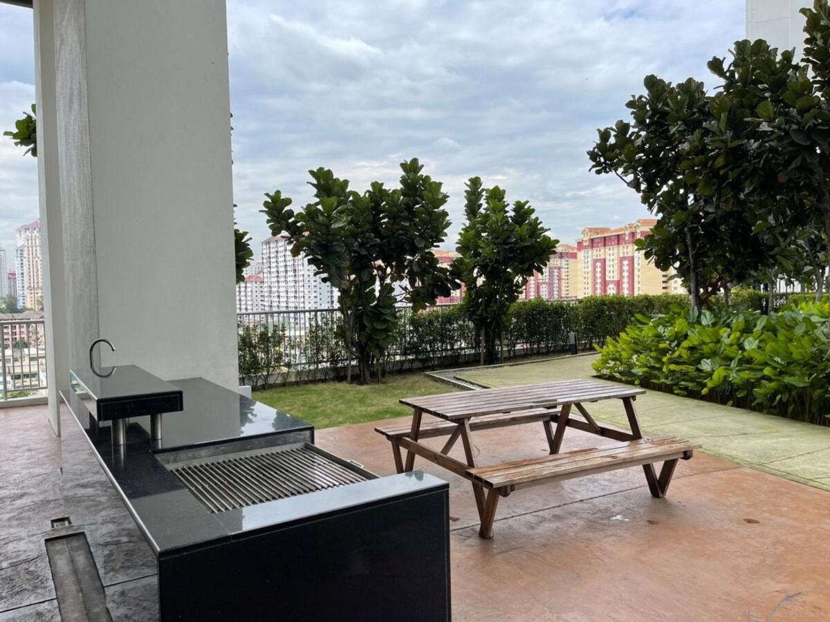 Greenfield Residence Bandar Sunway Петалинг-Джая Экстерьер фото