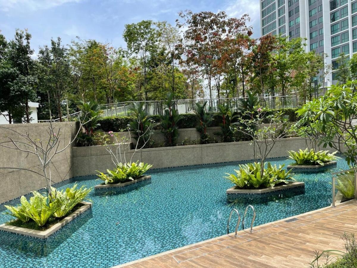 Greenfield Residence Bandar Sunway Петалинг-Джая Экстерьер фото